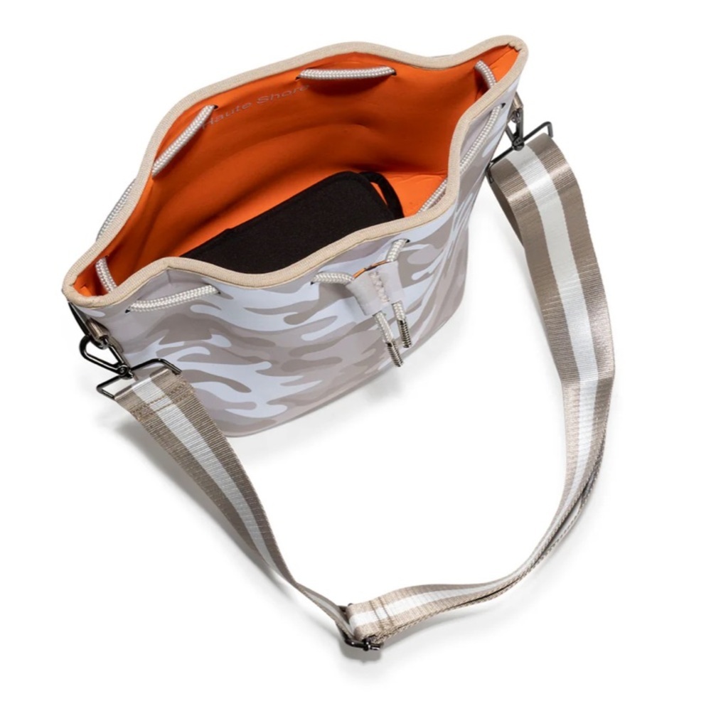 Haute Shore Zoe Sahara Camo Neoprene Bucket Bag Tan Cream With Wristlet - Picture 5 of 5